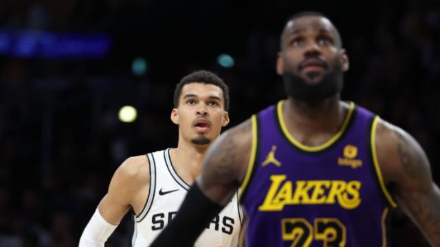 九游体育-詹皇归来破局！湖人新五虎渐入佳境：完全体6胜0负